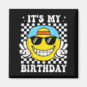 え、誕生日なんだぜ! ピースサイン スマイル 誕生日おめでとう マグネット (正面)