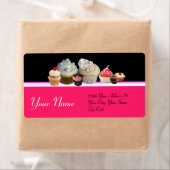 おいしいカップケーキデザートショップピンクブラック明るい赤紫色 ラベル (インサイチュ)