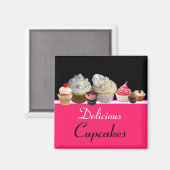 おいしいカップケーキ誕生日パーティー、赤ピンクの黒 マグネット (正面/裏面)