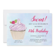 おいしいピンクカップケーキベリーオントップ誕生日