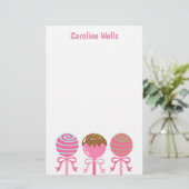 おいしいピンクケーキポップパーソナライズされた文房具 便箋 (スタンド正面)