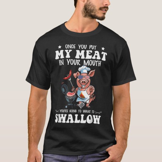 おいしい肉を召し上がれ 面白いBBQデザイン Tシャツ (正面)