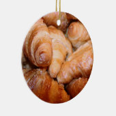 おいしくクラシックでフランスのなクロワッサンの写真 セラミックオーナメント (右)