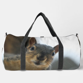 おい、あそこに ダッフルバッグ