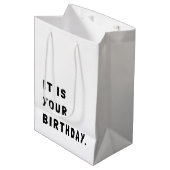 おおもしろい前の誕生日だ ミディアムペーパーバッグ (正面アングル)