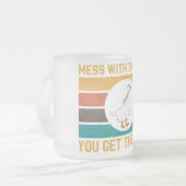 おおもしろい尻をガチャガチャとばす フロストグラスマグカップ (正面左)