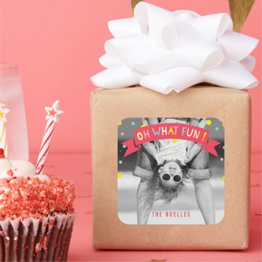 おお なんて楽しい バナー カラフルな紙ふぶき ドット フォト スクエアシール (パーティー)