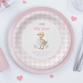 おかしいガチョウのピンクギンガムチェックの女の子の1歳の誕生日 ペーパープレート