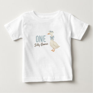 おかしいガチョウの少年 初めての誕生日 ベビーTシャツ