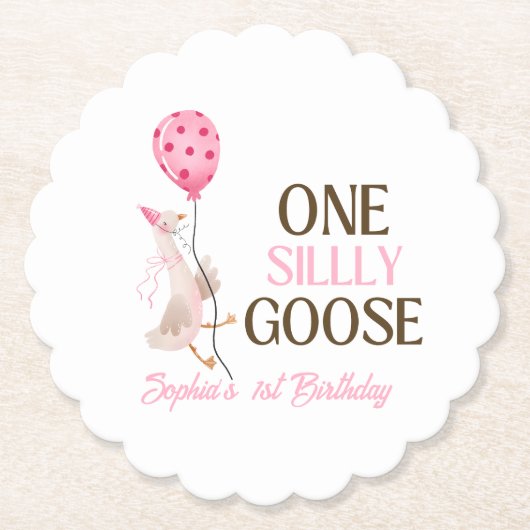 おかしいガチョウの誕生日、女の子1歳の誕生日ピンク ペーパーコースター (正面)
