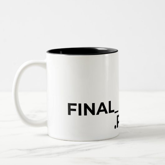 おかしいグラフィックデザイナーマグカップ Final Final V2 PDF ツートーンマグカップ (左)