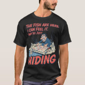 おかしい釣り人 魚は隠れている 陰謀説 Tシャツ (正面)