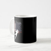 おかしなアメリカ国旗のドッジボール コーヒーマグカップ (正面左)