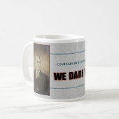 おかしな「コーヒーのことで文句を言う」マグカップ コーヒーマグカップ (正面左)