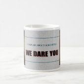 おかしな「コーヒーのことで文句を言う」マグカップ コーヒーマグカップ (中央)