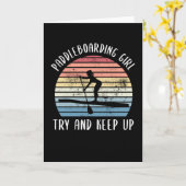 おしゃべりの女の子が贈保り物を試す カード (黄色い花)