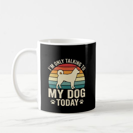 おしゃべり犬のレトロな日没 コーヒーマグカップ (左)