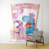 おしゃれでかわいい恐竜ちゃん 3歳の誕生日 タペストリー (インサイチュ)