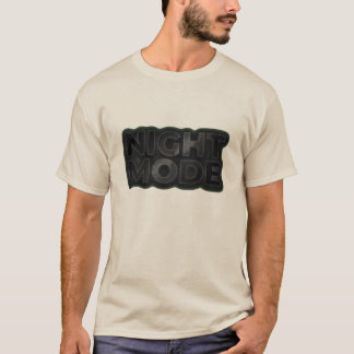 おしゃれでモダンな偽ロゴで、暗い美観を持つ Tシャツ