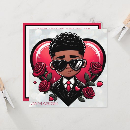 おしゃれなアフリカ系アメリカ人少年 赤いハートのバレンタイン カード (正面/裏面インサイチュ)