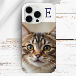 おしゃれなイニシャル入り猫の写真 iPhone 16 PROケース