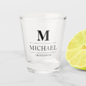 おしゃれなウェディングパーティー向けギフト - 新郎の友人・仲間のイニシャル入り ショットグラス (正面)