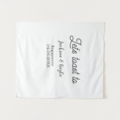 おしゃれなエンゲージメントパーティーの名前と日付を祝おう タペストリー (正面(横))