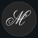 おしゃれなカリグラフィー ブラック＆ホワイト モノグラム ラウンドシール<br><div class="desc">シンプルなブラックとホワイトの結婚式のモノグラムステッカーで、ギフト用のラベルやゲストとの連絡に使用できます。 モノグラムは、ファンシーなスクリプトカリグラフィーを採用しています。 シンプルな無地の黒い背景を、お客様の結婚式のスタイルに合わせてカスタマイズすることができます。</div>