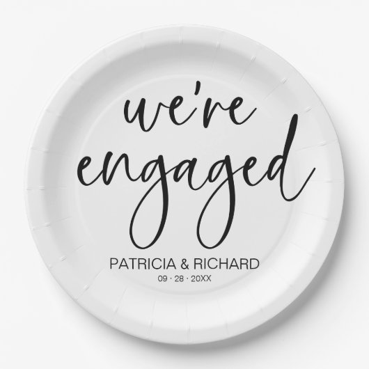 おしゃれなカリグラフィー 私たち婚約しました 婚約パーティー ペーパープレート (正面)