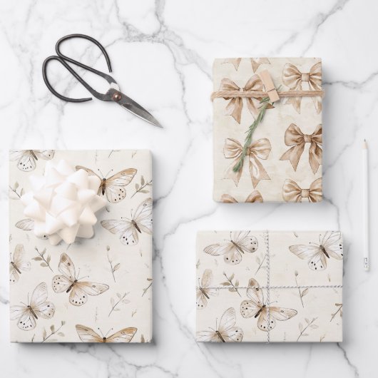 おしゃれなクリーム色の蝶の誕生日 ラッピングペーパーシート (正面)
