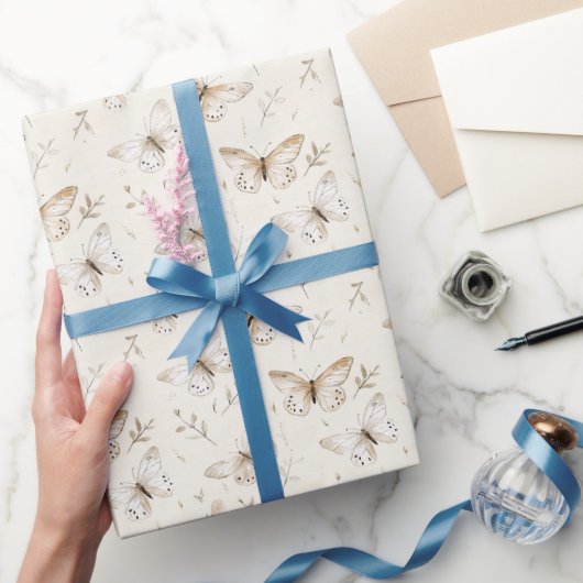 おしゃれなクリーム色の蝶の誕生日 ラッピングペーパー (ギフト)