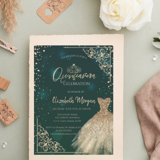 おしゃれなグリーンゴールドのドレスとティアラ、ダイヤモンドのキンセアニエラ 招待状
