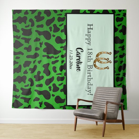 おしゃれなグリーン、牛の斑点＆ゴールドの馬蹄形の誕生日 タペストリー (インサイチュ(横))