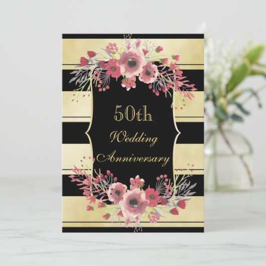 おしゃれなゴールドのストライプが花柄の水彩画とマッチした、50周年を記念するウェディング 招待状 (スタンド正面)