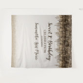 おしゃれなゴールドブラウンの輝き満溢れるスイート16の誕生日パーティー タペストリー (正面(横))