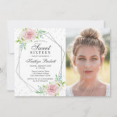 おしゃれなシルバーフォイル フラワー フォト スイート16 誕生日 招待状 (正面)
