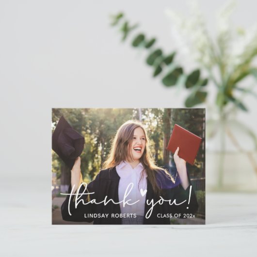おしゃれなスクリプトの卒業写真感謝メッセージカード ポストカード (スタンド正面)