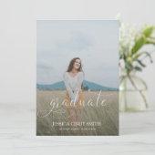 おしゃれなスクリプトオーバーレイ写真 卒業式 招待状 (スタンド正面)