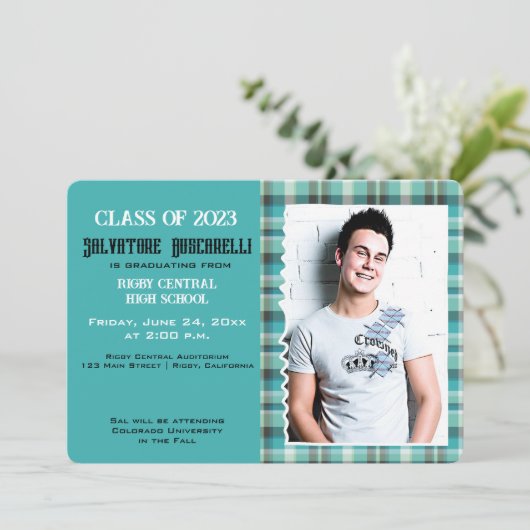 おしゃれなチェック柄 シニア卒業おめでとう {青} 案内状 (スタンド正面)