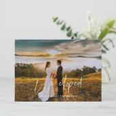 おしゃれなデザインの結婚写真カードで内緒の結婚を発表 案内状 (スタンド正面)