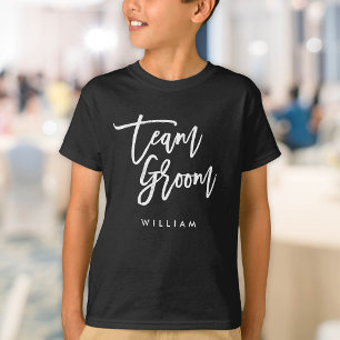 おしゃれなトレンディーなブラシの白い手書き風の"Team Groom"チーム・グルームTシャツ Tシャツ
