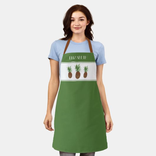 おしゃれなトロピカルパイナップルオリジナル名入れ エプロン (着用した状態)