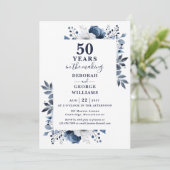 おしゃれなネイビーの50周年結婚記念モノグラム 招待状 (スタンド正面)