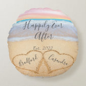 おしゃれなバラ色のビーチカップルハート砂 ラウンドクッション (正面)