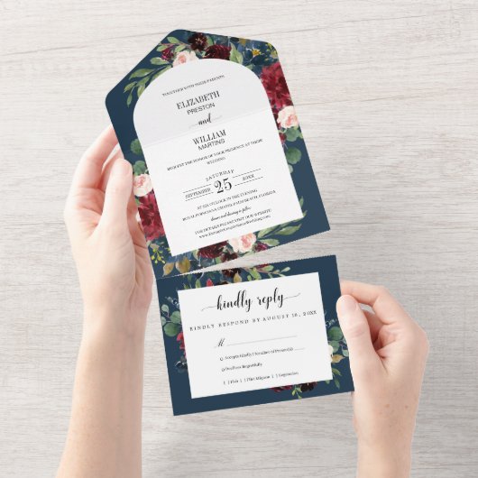 おしゃれなバーガンディ レッド ブルー 花のアーチ フレーム 結婚式 オールインワン招待状 (貼ってはがせる)
