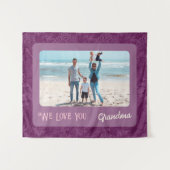 おしゃれなパーソナライズフォトテキストおばあちゃんへのプレゼント 赤 タペストリー (正面(横))