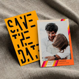 おしゃれなピンクとオレンジの70年代レトロストライプ結婚式 セーブザデート