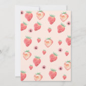 おしゃれなピンクのイチゴのファーストバースデーカード 招待状 (裏面)