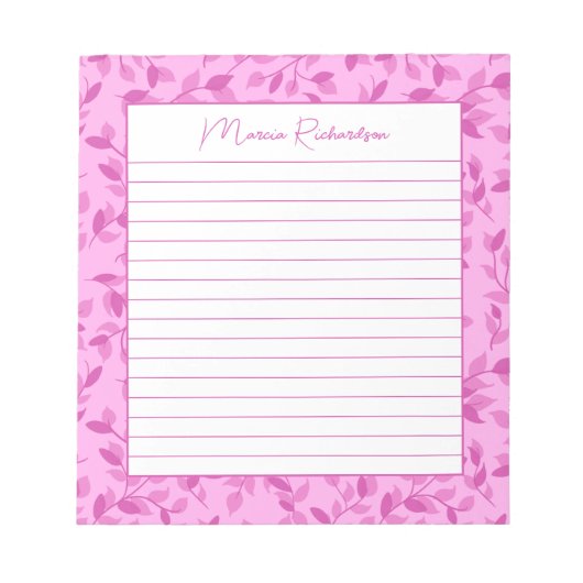 おしゃれなピンクの花柄 現代風 個人名入りの罫線入り ノートパッド (正面)