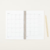 おしゃれなファッションの女性が歩くプランナー プランナー手帳 (月ページ)